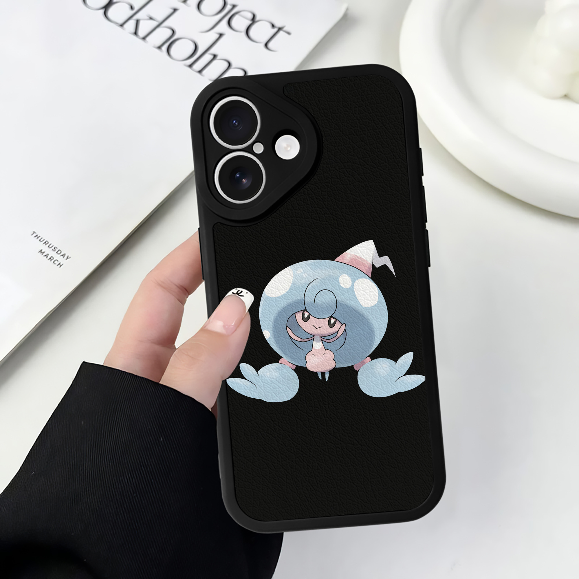 （画像用） ポケットモンスター Pokémon 【iPhone 16シリーズ対応】シリコンスマホケース（レザー調） 材質：シリコン